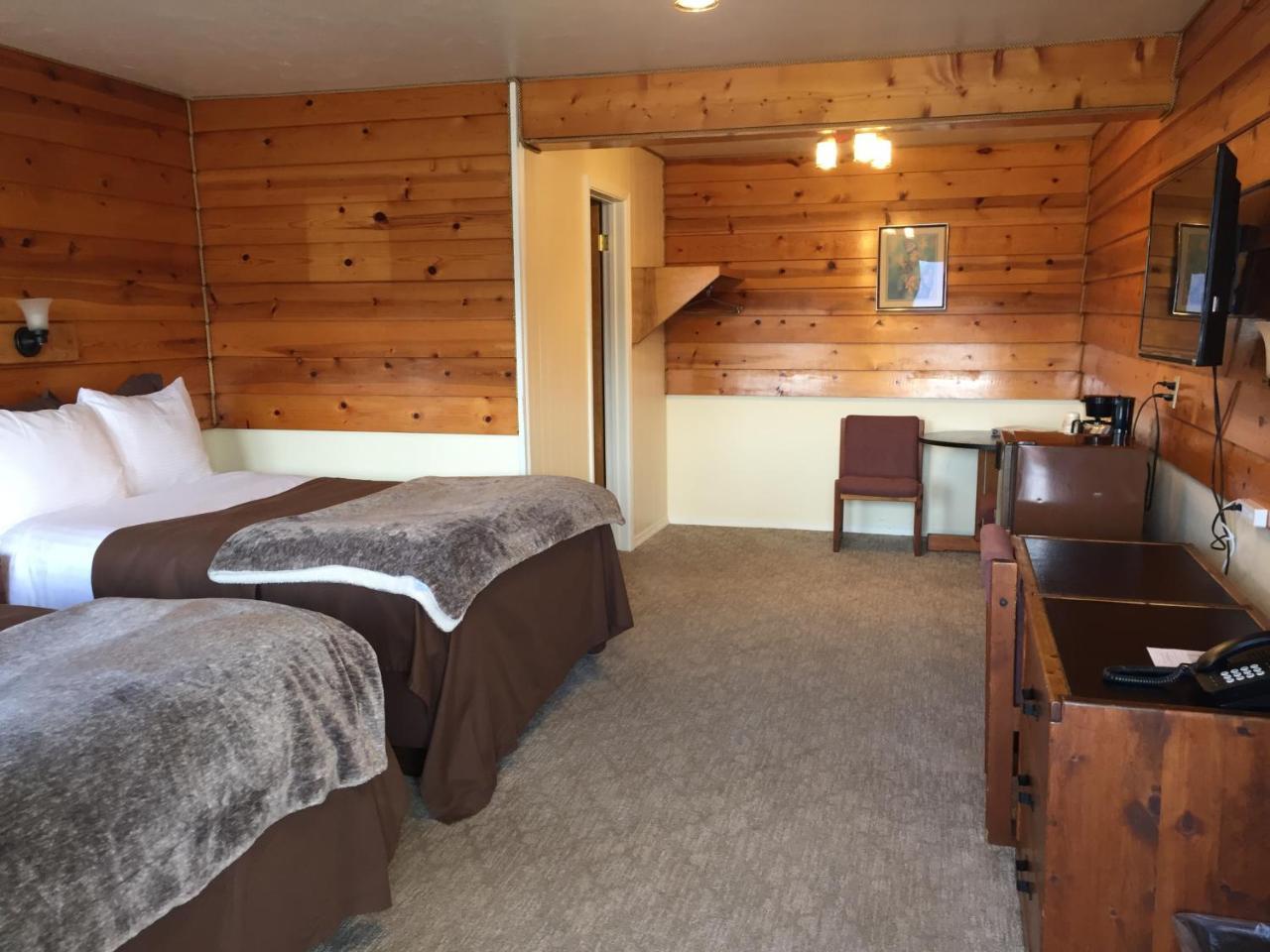 Captain'S Choice Motel Haines Exterior photo