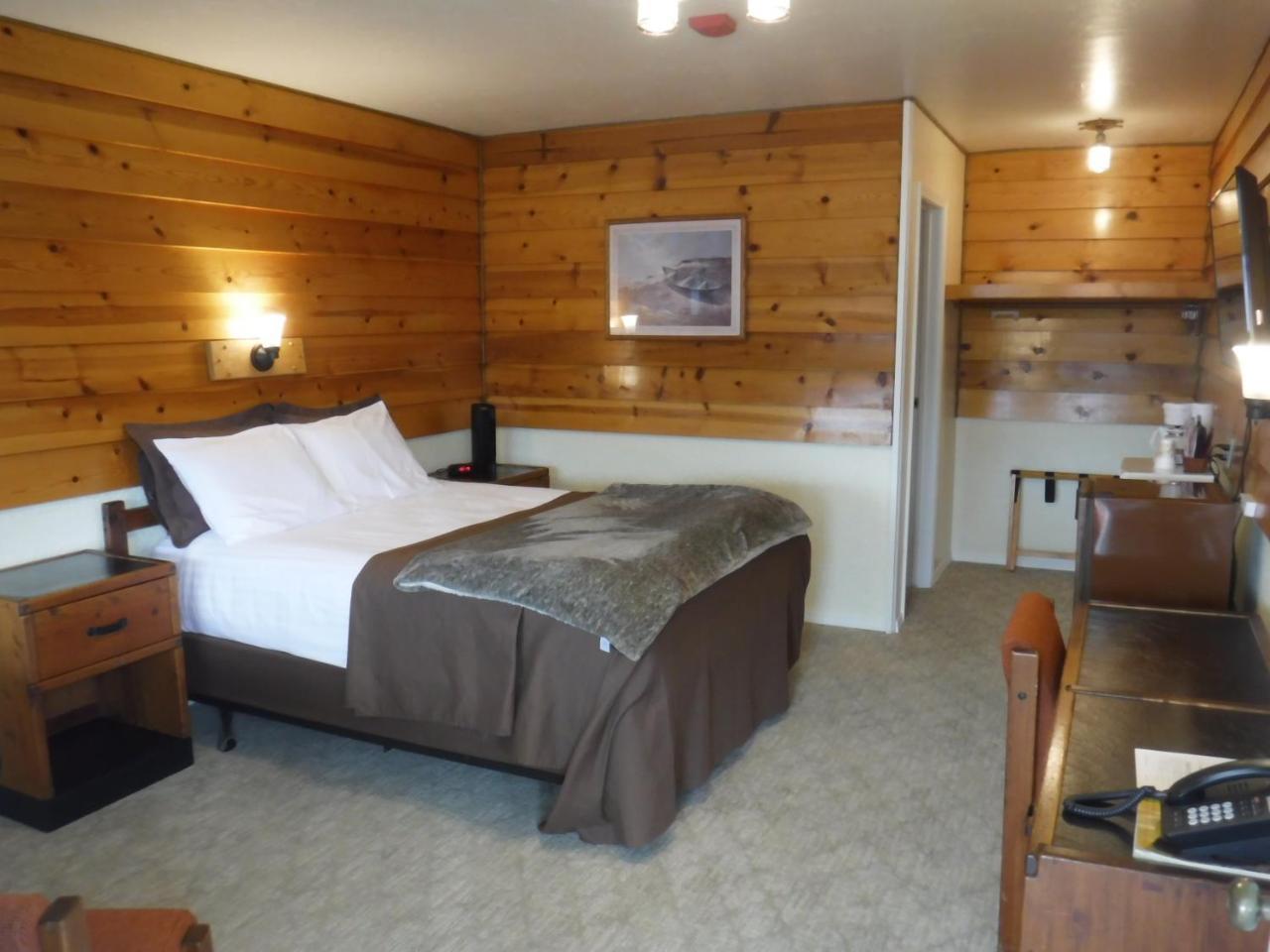 Captain'S Choice Motel Haines Exterior photo