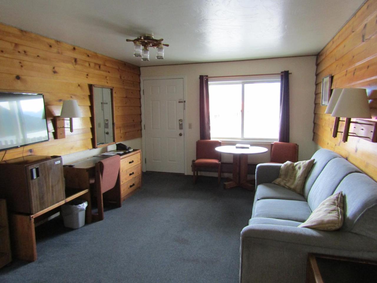 Captain'S Choice Motel Haines Exterior photo