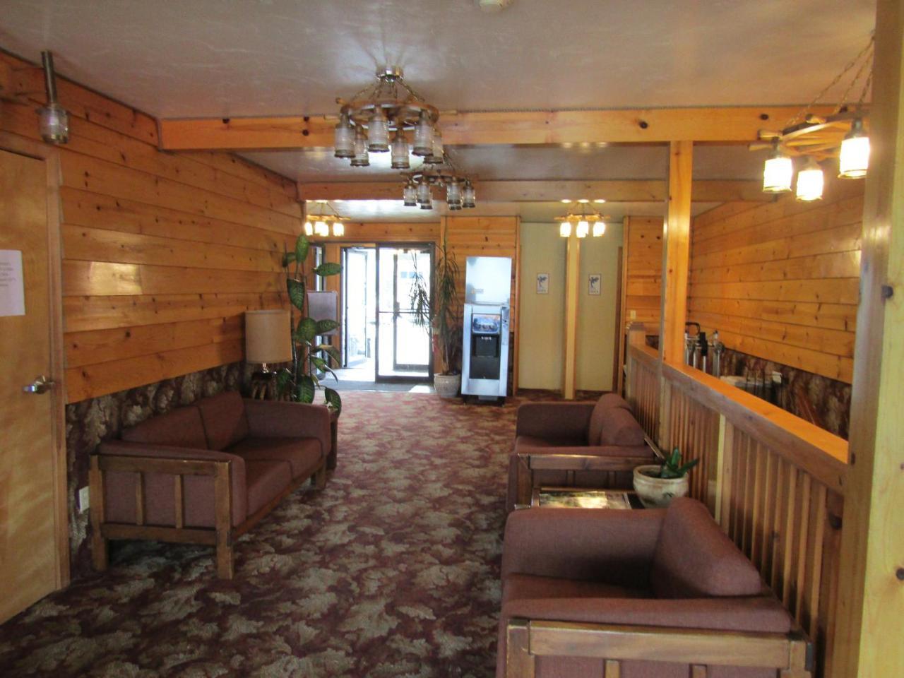 Captain'S Choice Motel Haines Exterior photo